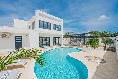 Image de 5br Villa w/ Pool & Patio at Casa Eloisa by Bocobay