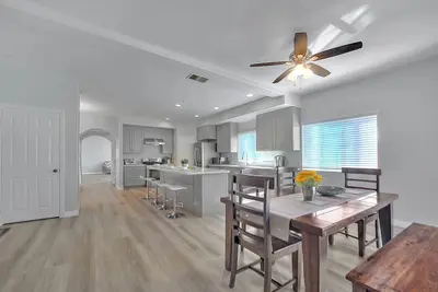 Image de Spacious 4br Family Home with Large Kitchen & Ample Parking Near Ontario Airport