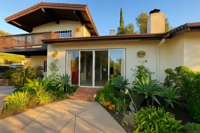 Image de Designer’s Secluded Sanctuary near Temecula - Luxe Bedding & Hilltop Views