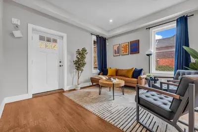 Image de 4 Bedroom Home + Parking Near Henry Ford Museum