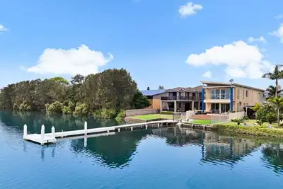 Image de Swansea Waterfront Retreat with private jetty and stunning views