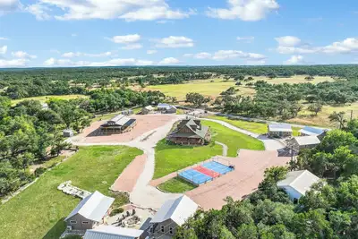 Image de RusTx Ranch | Sleeps up to 51!