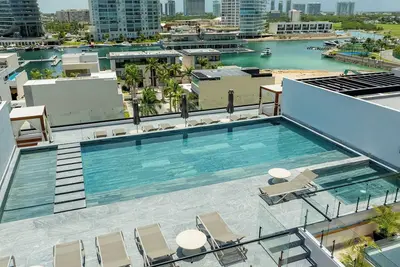 Modern Apt | 4br | Marina & Beach Access