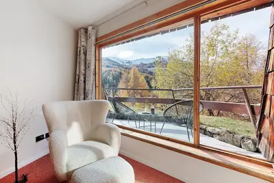 Image de Studio 'Ma Chérie-Lumière' avec vue sur la montagne et balcon