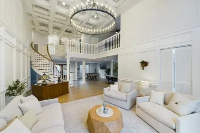 Image de Buckle & Boots Bnb - 20 minutes to downtown + pool