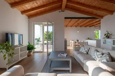 Image de Villa avec vue sur le lac et barbecue