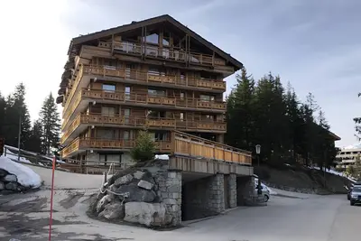 Image de Appartement 'Ski In-out Courchevel 1650' avec Vue sur la Montagne, Balcon et Wi-Fi