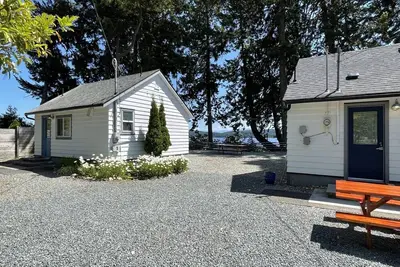 Image de Cottage 5& with Waterfront and Beach Access