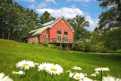Image de Charming Barn Home Near Jiminy Peak – 4br on 7+ Private Acres