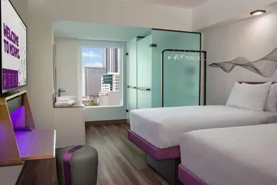Image de 3 Modern Miami Rooms in Downtown w/ Rooftop Pool, Tech Perks & Beach Access!