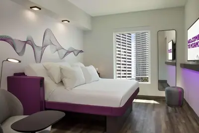 Image de Tech-Led Fun in Miami: Perfect for Beach Life Escape- Rooftop Pool