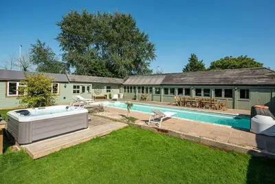 Image de Cabin - Heated pool & hot tub