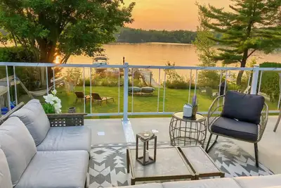 Image de Chalet En Bord De Lac Navigable