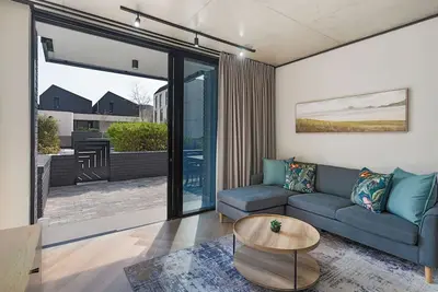 Image de Cosy and Charming Bridgewater One Apartment | Wifi