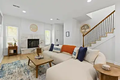 Image de Aubie's Hangout - A BoutiqueTownhouse - Walk to Downtown & Campus!