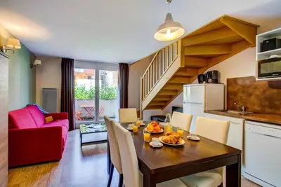 Image de À 300m des pistes de ski, remise en forme, piscine, balcon, parking, télévision, casier à ski, 35m²