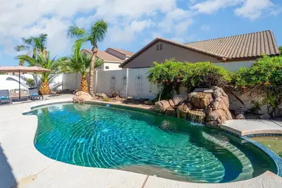 Image de Sleeps 10 - Mins to Dt Chandler/Gilbert - Pool  Gameroom