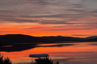 Image de Enchanting 3-bedroom house on Lake Wallace. Near Vast snowmobile trails.