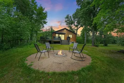 Image de New! 3br Sleeps 10! Firepit!