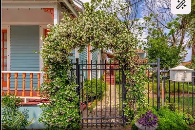 Image de Notable Galveston Cottage / Steps to Seawall Beaches, Sunrises & Local Fun