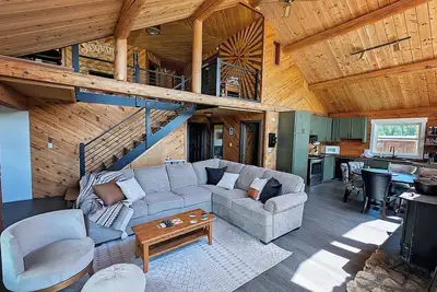 Image de Sasquatch Lodge - Your perfect adventure basecamp in a historic mining town.