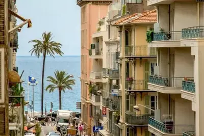 Image de Carré D'Or, élégant 3 P, plage: 300m, rénové, Ac