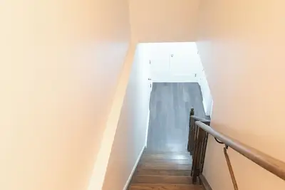 Image de Serene 2-bedroom Basement apartment with Ac in Oakville