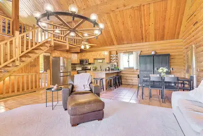 Image de Ski, Hike & More: Homey Huntsville Retreat!