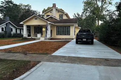 Image de Walkabout on Walker- pet friendly 2 story 3-bed house steps to the brick streets