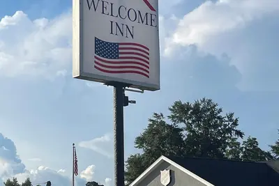 Image de Newly remodeled 14-room hotel in charming St. Mary's.