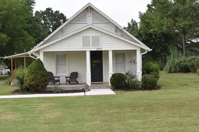 Image de La Ferme - french for country farmhouse 3br/1ba in Rogers. Close to Lpga.