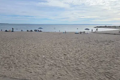 Image de Charming 2 bedroom tourist cabin only 5 min walk from sandy shore of Balm Beach.