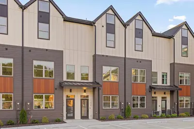 Image de 3/3 sauna, arcade, play couch, 70\" Tv, fire pit, balconies, 6 min from downtown