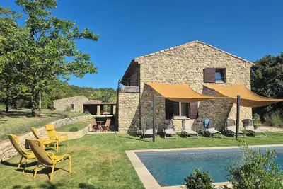 Image de Maison de charme au cœur du Luberon avec piscine