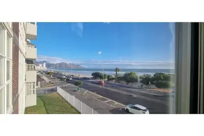 Image de St Tropez 202 Seafront Apartment Strand