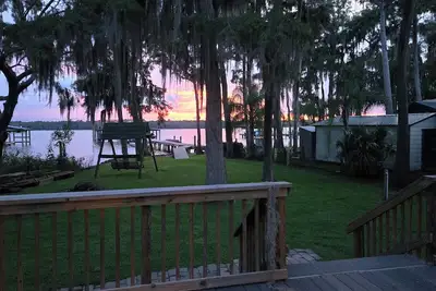 Palm Bend Retreat – Riverfront Escape on the Saint Johns River