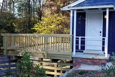 Image de Charming 2-bedroom bungalow in delightful Carrboro.