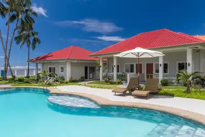 Image de Luxury 2-bedroom Beachfront Villa with Ac. Discounted long term stay rates