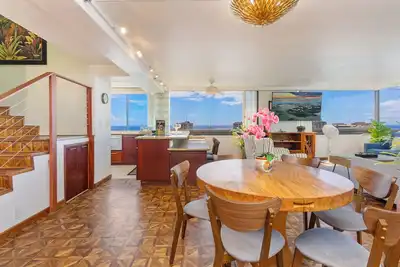 Image de Lovely 3-bed, 3-bath 46th floor penthouse condo with gorgeous views, and a lanai