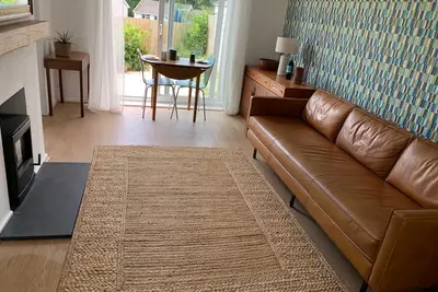 Image de 2 Bed-Sleeps 4-Parking-Pets-10 min walk to Beach