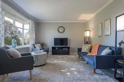 Image de Modern + Clean Mid Century Ranch