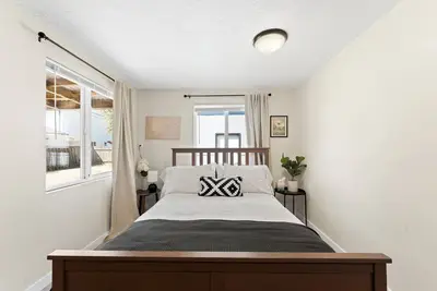 Image de 2-bedroom house with Ac in Portland, Off Street Parking!