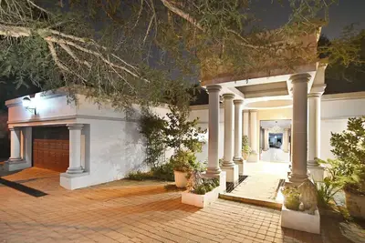 Image de Luxury 6-bedroom villa in Hyde Park Sandton for the discerning family of comfort