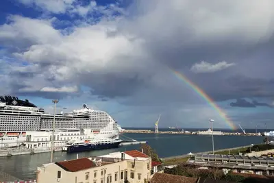 Image de Nicole's house on the gulf. Spacious and bright, with sea view in the center of Palermo