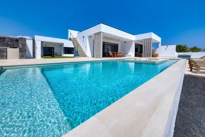 Image de White House- Luxury Villa and Apartment by Lanzarote Vacation Homes