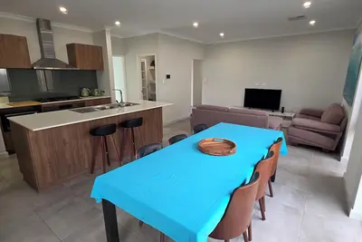 Image de Sandcastle by the Sea - footsteps to the beach!