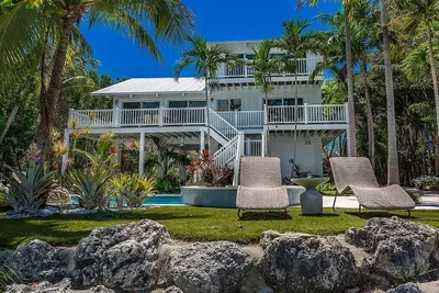Image de Bellavista: Luxurious 4-bedroom home with stunning open water views in Islamorada.