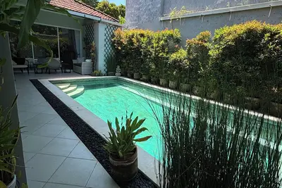 Image de Welcome to our spacious villa, just a short 5-minute walk to Mertasari Beach.