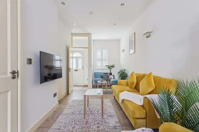 Image de Charming Windsor Cottage – Castle Views, Garden & Walk Everywhere