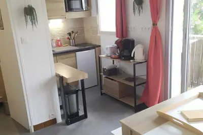 Image de Studio climatisé avec parking privatif proche port et plages